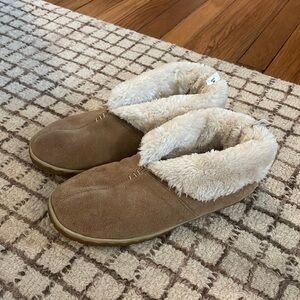 Minnetonka Slippers